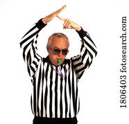 árbitro, fazendo uma ligação