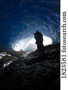 pessoa, em, um, caverna gelo