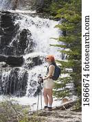 hiker, olhar um, cachoeiras