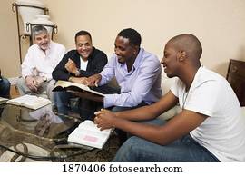 hombres, en, un, hogar, estudio de biblia