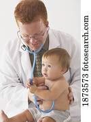 um, pediatra, examinando, um, bebê