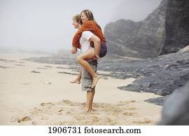 um, par jovem, em, a, beach;, portugal um, par jovem, em, a, beach;, portugal