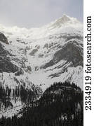 neve coberta, montanhas, com, a, sol, destaque, a, picos, e, um, nebuloso, azul, sky;Field, alberta canadá