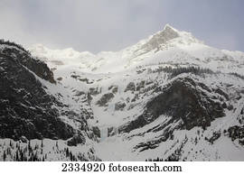 neve coberta, montanhas, com, a, sol, destaque, a, picos, e, um, nebuloso, azul, sky;Field, alberta canadá