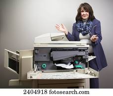 trabalhador escritório, frustrado, com, aperto papel, em, photocopier;, edmonton, alberta, canadá