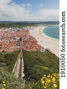 a, praia, ao longo, a, baía, e, funicular;, nazare, portugal a, praia, ao longo, a, baía, e, funicular;, nazare, portugal