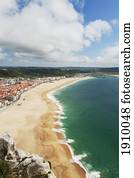 um, praia, ao longo, a, bay;, nazare, portugal um, praia, ao longo, a, bay;, nazare, portugal