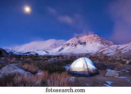 acampamento, montanhas