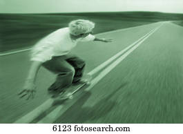 adolescente, skateboarding estrada