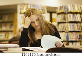 estudante, em, biblioteca