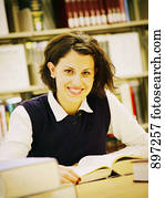 estudante, estudar, em, biblioteca