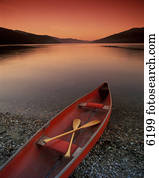 canoa, em, borda, de, lago montanha