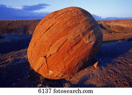 grande, vermelho, pedregulho, em, deserto, vale, pedra vermelha, coulee, alberta