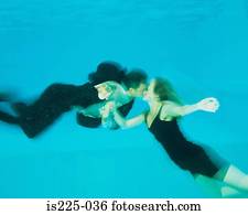 um, par beija, em, um, piscina