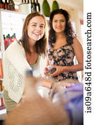 קניות של נשים, ב, מכולת