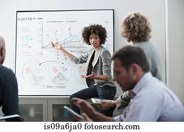 mujer de negocios, hablar, en, reunión