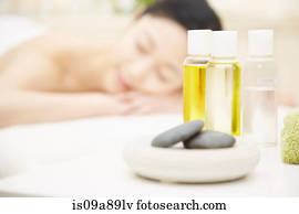 aromatherapy, óleos, com, mulher, em, fundo