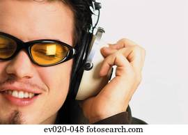 homem, escutar música