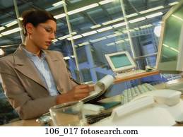 mulher, em, escritório