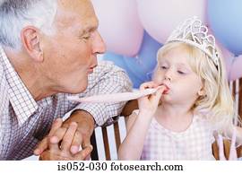 menina aniversário, com, ganddad