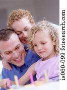 família, com, bolo aniversário