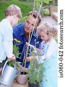 pai, e, crianças, em, jardim