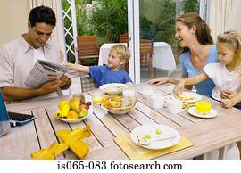 família, em, pequeno almoço