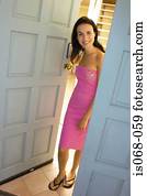 mulher, porta abertura