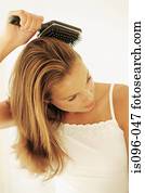 mulher, cabelo escovando