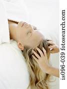 mulher, recebendo, massagem cabeça