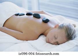 mulher, recebendo, pedra quente, tratamento