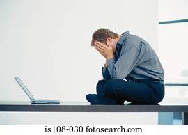 deprimido, homem negócios