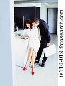 man en vrouw, kussende, in, bureau