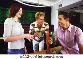 homens, e, mulher, tendo, bebida, em, barzinhos