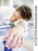 mann, sovende, på, tabell