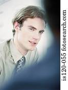 homens negócios, em, escritório