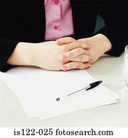 um, feminino executivo, com, dela, dedos engrenaram, em, um, reunião