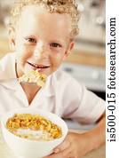 menino, tendo, pequeno almoço