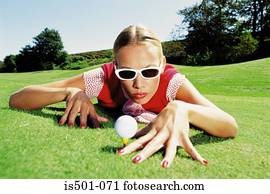 mulher, golfe jogando