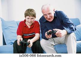 avô, e, neto, tocando, com, jogo computador