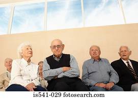 grupo, de, pessoas anciãs, sentada