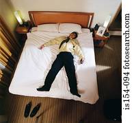 homem negócios, dormir, em, quarto hotel