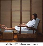 mulher, tendo, um, pedicure, em, spa