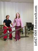 menina, andar, usando, apoio, barras