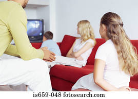 gezin, kijkende televisie