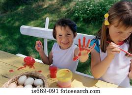 meninas, ovos pintura, e, mãos