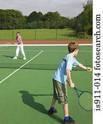 irmão irmã, jogando tênis