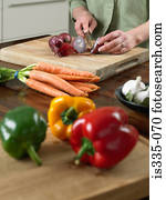 mulher, legumes cortantes