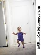 toddler, menina, aprendizagem andar