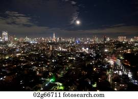 建筑物 在 A 城市 由于 東京塔 在 The 背景 東京 日本種類最齊全的圖像 02g Fotosearch